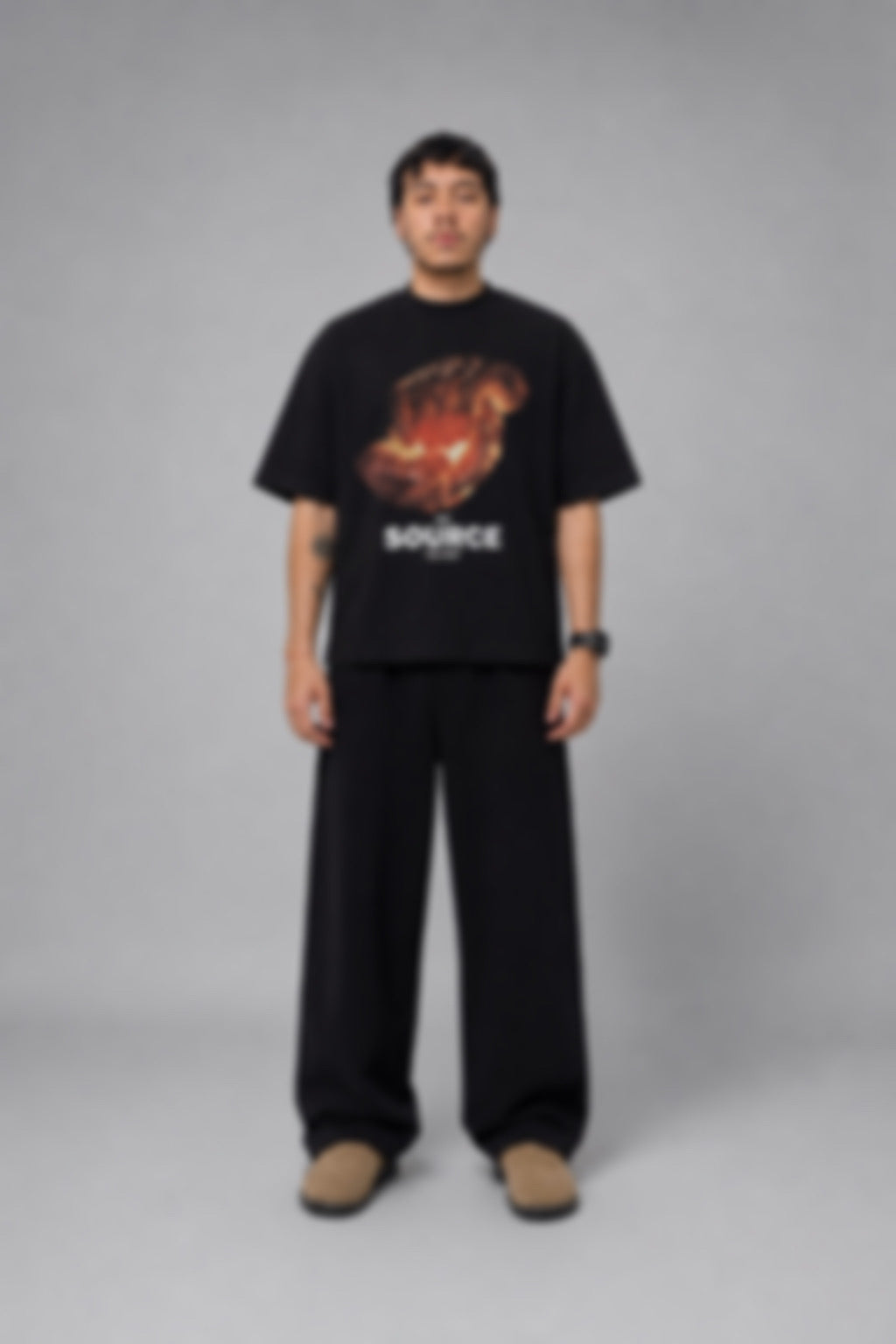 THE SOURCE HANDS BOXY TSHIRT BLACK