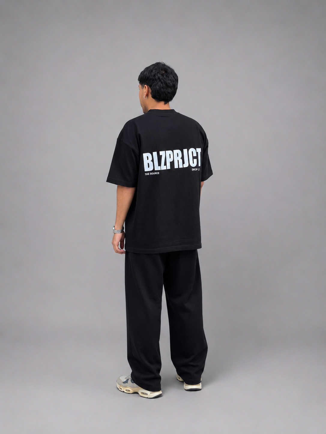 THE SOURCE STAR TSHIRT BLACK
